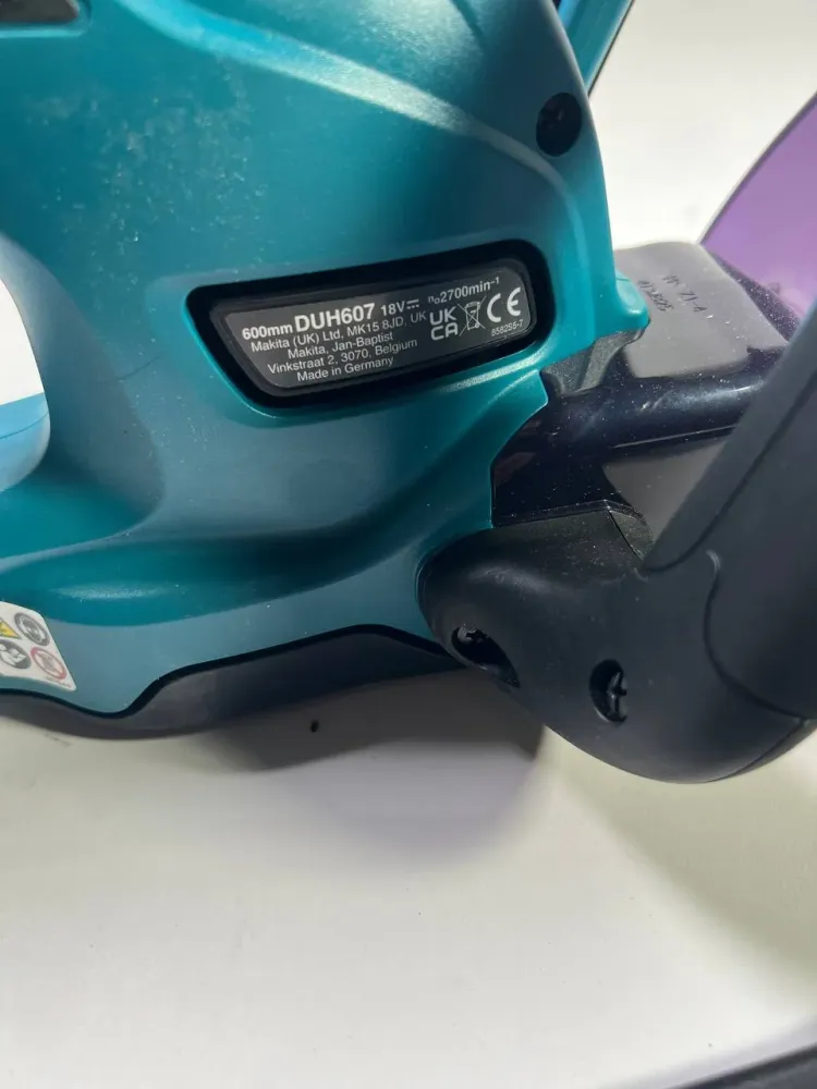 Makita DUH 607 Z Akumulatorowe nożyce do żywopłotu 18 V 60 cm solo - bez akumulatora, bez ładowarki