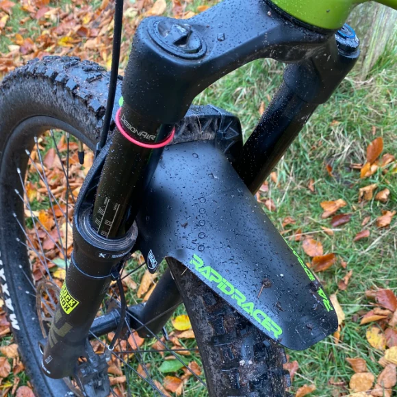 Błotniki RRP EnduroGuard Standard (widelce od 80 do 120 mm) czarny/niebieski
