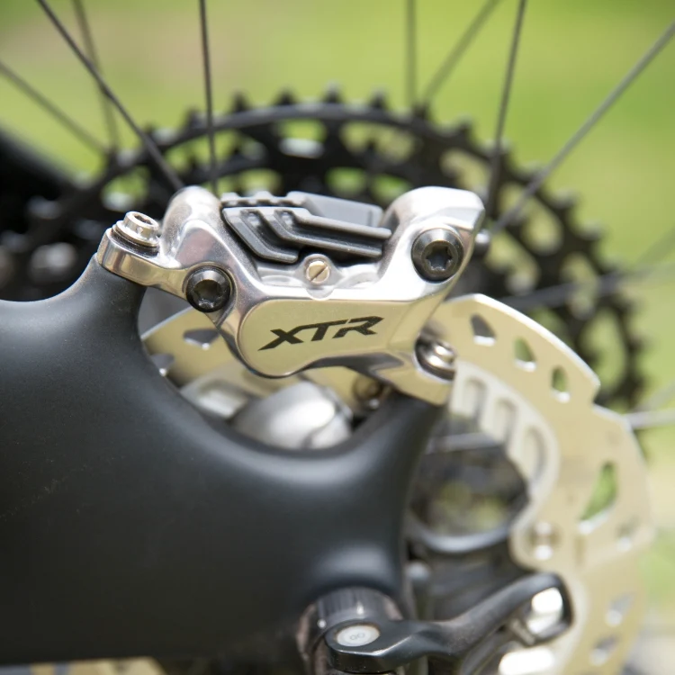 SHIMANO XTR BR-M9120 4-tłoczkowy żywiczny zacisk hamulca tarczowego z płetwami